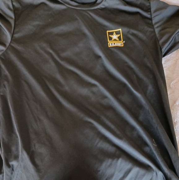 U.S. army athletic shirt, black in color, has U.S. army written on sleeve. - Picture 1 of 3